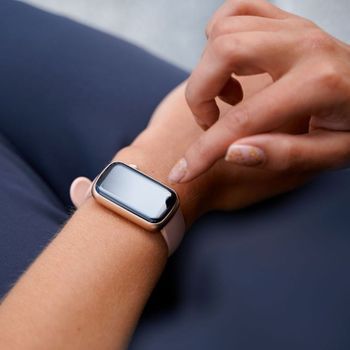 Smartwatch damski na bransolecie Garett Wave RT złoty stalowyd (1).jpg